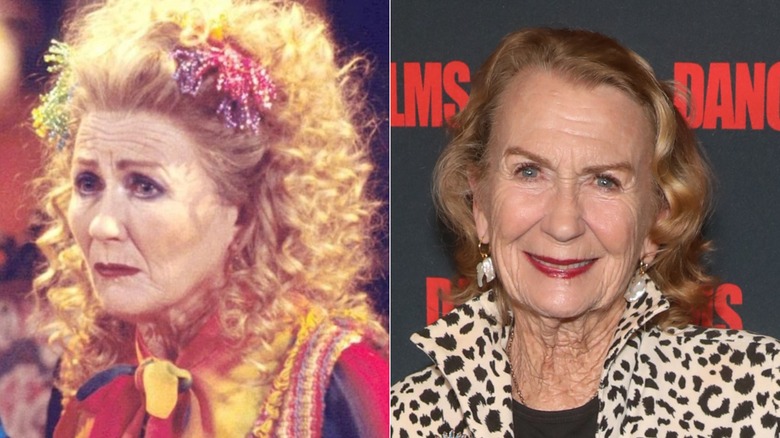 À gauche, Juliet Mills porte ses cheveux blonds coiffés de boucles volumineuses avec des vêtements aux couleurs vives tout en représentant Tabitha Lenox dans une scène de 