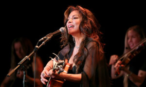 La ménopause change-t-elle votre type de peau ? Selon Shania Twain (& Science), c&rsquo;est certainement possible