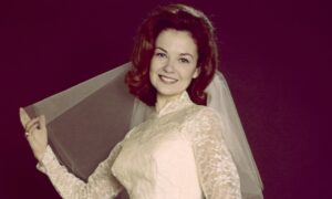7 photos de Shelley Fabares qui ont parfaitement capturé les années 60