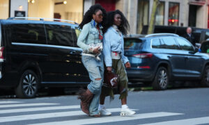 La tendance denim préférée des millénaires qui n&rsquo;est plus dépassée en 2026