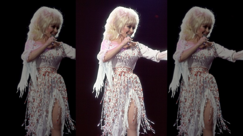 Dolly Parton lors d'une représentation en 1986 dans l'Illinois.