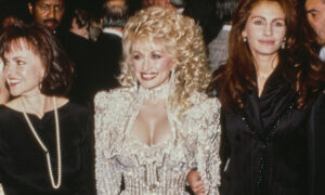 Dolly Parton restera dans les mémoires comme une icône de la mode grâce à ces looks époustouflants