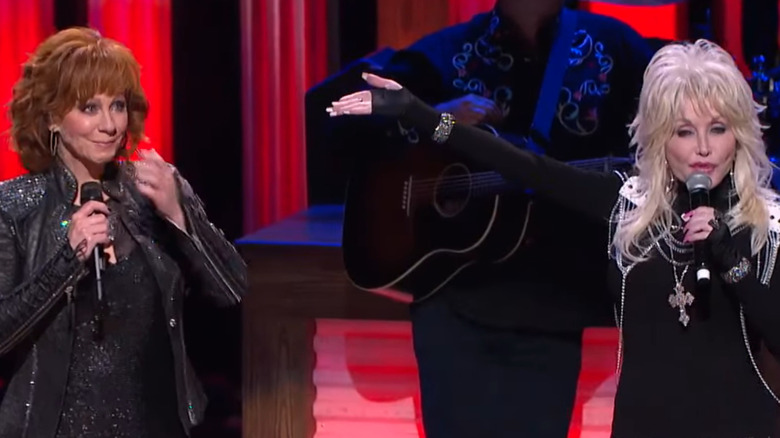 Reba McEntire et Dolly Parton au Grand Ole Opry