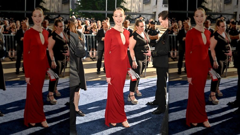 Ella Beatty arrive à la 77e cérémonie annuelle des Tony Awards au David H. Koch Theatre du Lincoln Center le 16 juin 2024.