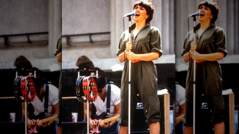 Linda Ronstadt sur scène en 1975