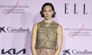 Emma Ferrer, la petite-fille d&rsquo;Audrey Hepburn, a un style élégant qui lui est propre