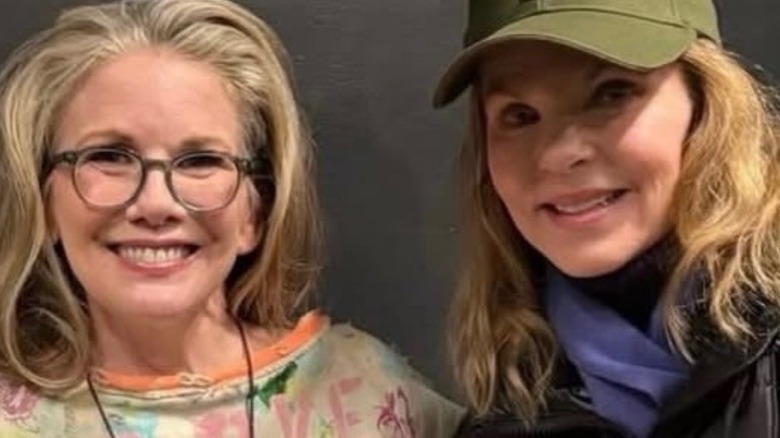 Melissa Sue Anderson et Melissa Gilbert sourient pour une photo
