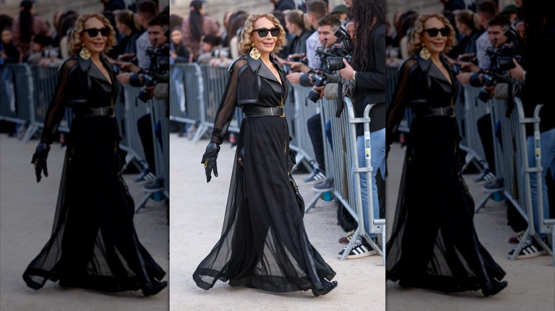 Marisa Berenson participe au spectacle Schiaparelli Womenswear automne/hiver 2026-2027 dans le cadre de la semaine de la mode de Paris le 05 mars 2026 à Paris, France.