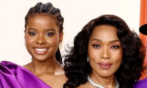 La fille d&rsquo;Angela Bassett a grandi pour devenir une magnifique débutante et étudiante de l&rsquo;Ivy League