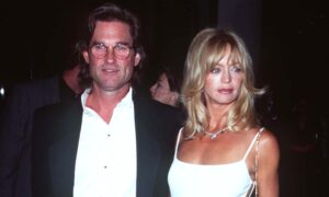 Ce moment sur le tapis rouge de 1996 est l&rsquo;un des looks les plus sous-estimés de Goldie Hawn