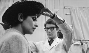 Citation du jour par Yves Saint Laurent : « J&rsquo;ai appris que ce qui est important dans une robe est… »