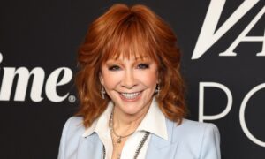 6 coiffures Reba McEntire parfaites pour les femmes de plus de 40 ans