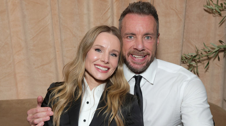 Kristen Bell et son mari Dax Shepard se retrouvent pour une photo ensemble lors d'un événement de presse.