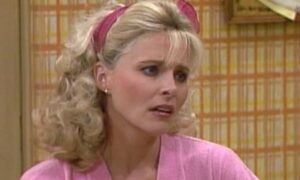 Voici à quoi ressemble maintenant Priscilla Barnes, la compagnie Three&rsquo;s Company et la star de James Bond