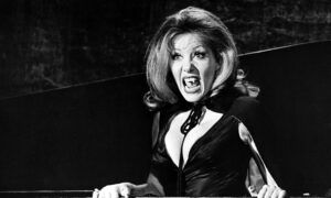 Ingrid Pitt maîtrisait de nombreux looks dans les années 1970 et ces photos le prouvent