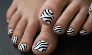 8 couleurs et designs de pédicure qui dégagent l&rsquo;ambiance ultime des années 90