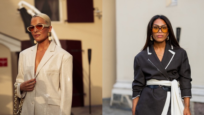 Une femme portant un blazer blanc à paillettes à gauche et une femme portant un blazer noir à droite