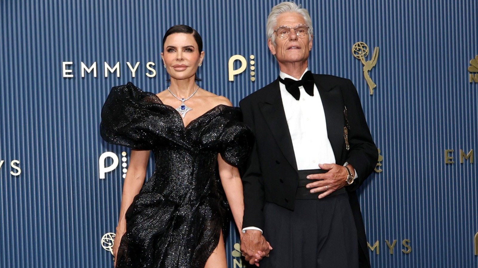 Lisa Rinna et Harry Hamlin expérimentent audacieusement la mode dans le moment sucré et épicé des Emmys 2026