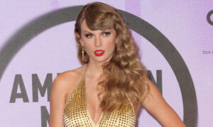 Désolé, boucles – Les nouveaux cheveux plus courts de Taylor Swift sont incroyablement raides (et s&rsquo;adaptent si bien à la forme de son visage)