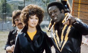 La directrice de Dallas Star, Victoria, a maîtrisé toutes les tendances capillaires des années 70 : photos