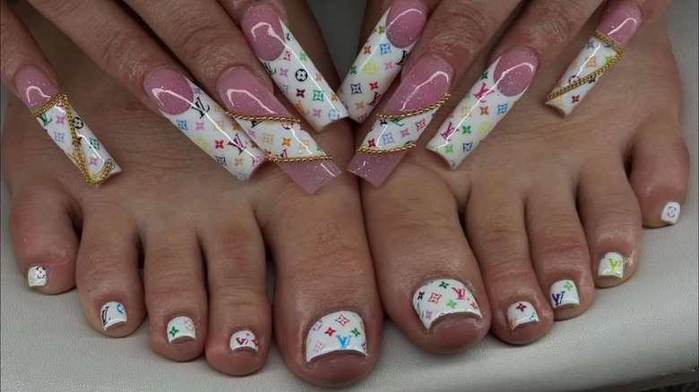 Le nail art Louis Vuitton