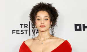 7 coiffures à essayer inspirées par des célébrités connues pour leurs cheveux bouclés