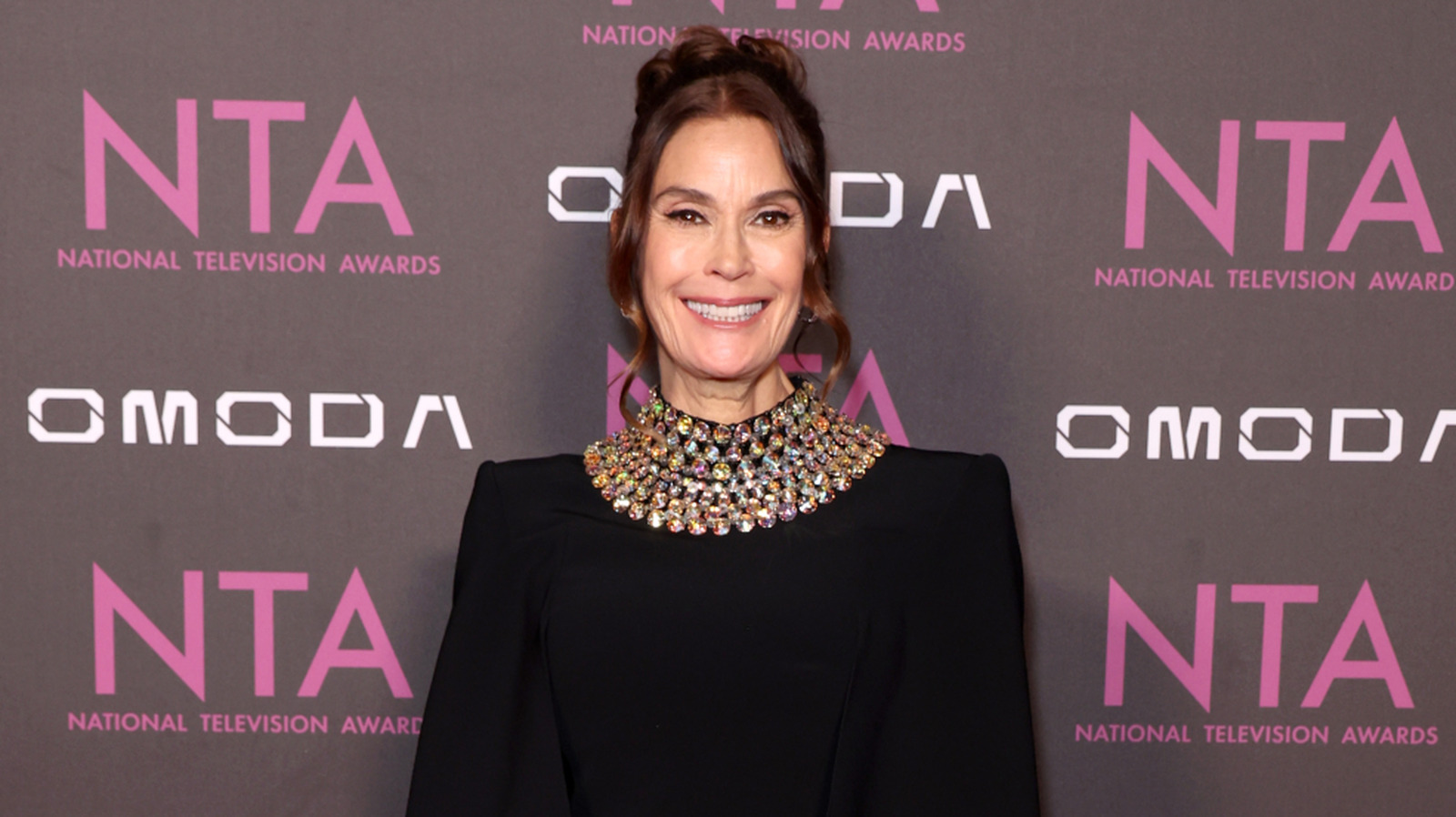 La réponse de Teri Hatcher au vieillissement à Hollywood est un signal d'alarme pour les femmes du monde entier : "Je n'ai pas fini"