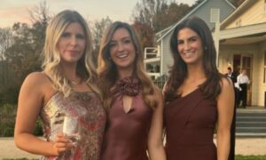 Kaitlan Collins maîtrise parfaitement l&rsquo;habillage des invités de mariage et ces looks en sont la preuve