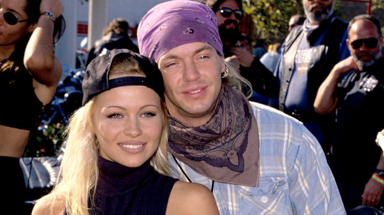 Pamela Anderson et Bret Michaels lors d'un événement.