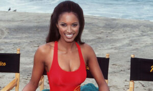 Voici à quoi ressemble la star originale de Baywatch, Traci Bingham, ces jours-ci