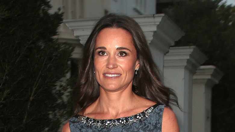 Pippa Middleton en robe de brocart