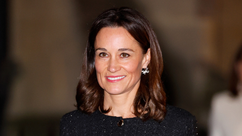 Pippa Middleton porte du rouge à lèvres corail