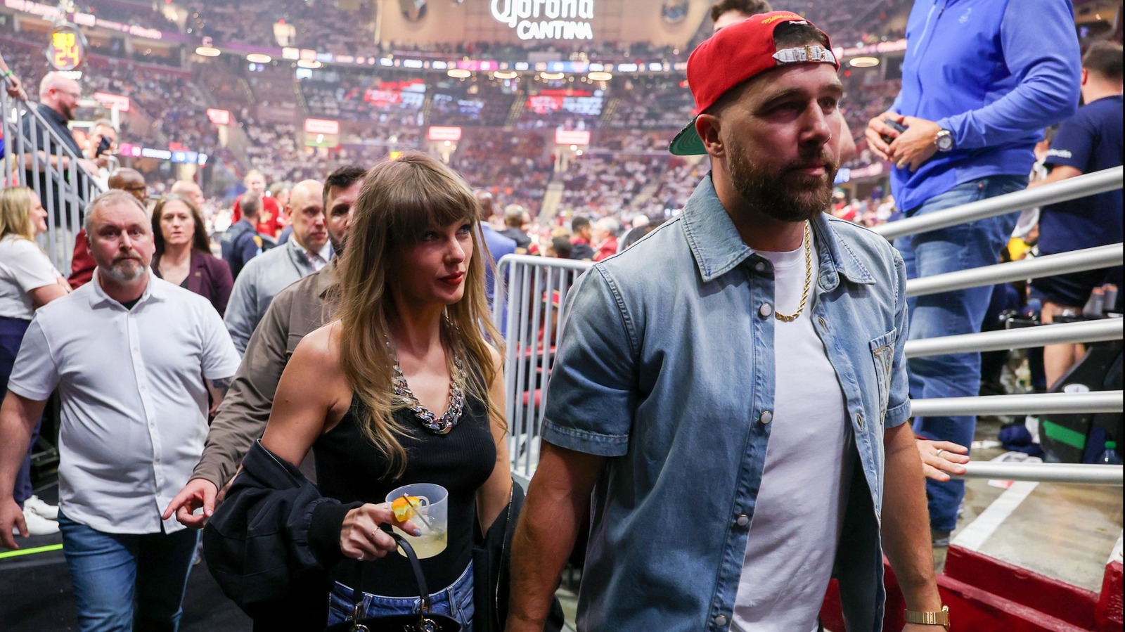 Le geste dévoué de Taylor Swift à Travis Kelce prouve que les actions comptent en amour, pas en mots