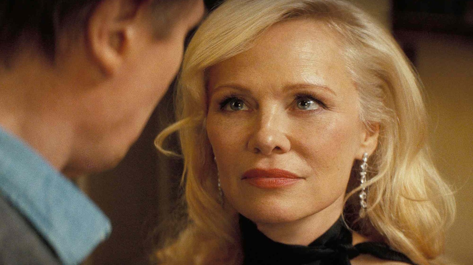 7 looks de maquillage inspirés des personnages les plus féroces de Pamela Anderson