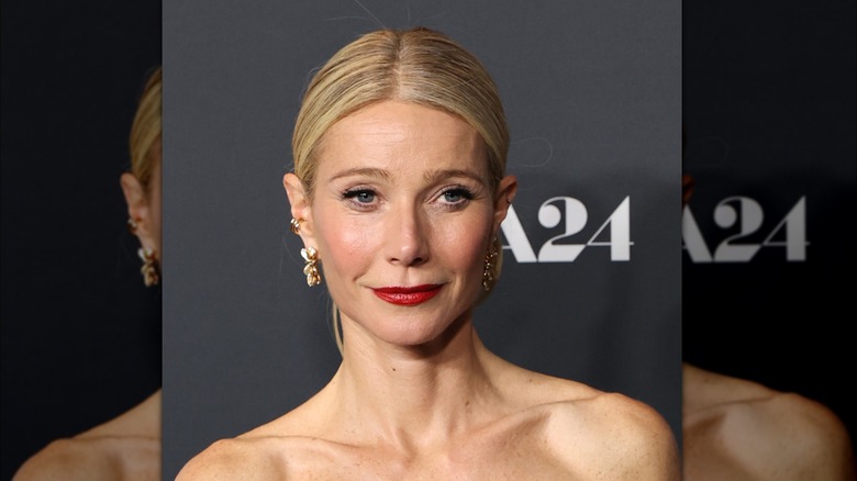Gwyneth Paltrow avec du rouge à lèvres
