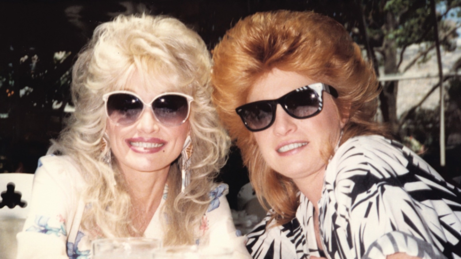 Judy Ogle, la meilleure amie de Dolly Parton, a toujours été une superbe rousse naturelle : photos
