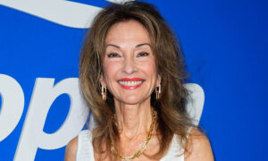 Susan Lucci a trouvé la couleur de rouge à lèvres crémeuse dont chaque femme de plus de 70 ans a besoin dans son sac