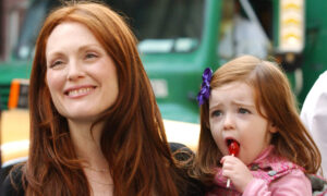 Liv Freundlich, la fille sosie de Julianne Moore, est devenue magnifique