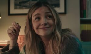 La star de l&rsquo;ours Abby Elliott semble presque méconnaissable après la transformation de ses cheveux noirs