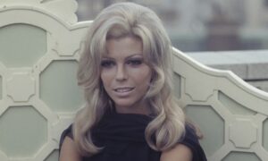 Ni Twiggy, ni Jean Shrimpton : cette beauté prétend qu&rsquo;elle était la véritable créatrice de tendances en matière de maquillage des années 60