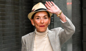 En dehors de la salle d’audience, la juge Judy est une reine discrète de la haute couture
