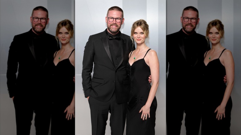 Zach Cregger et Sara Paxton en noir ensemble