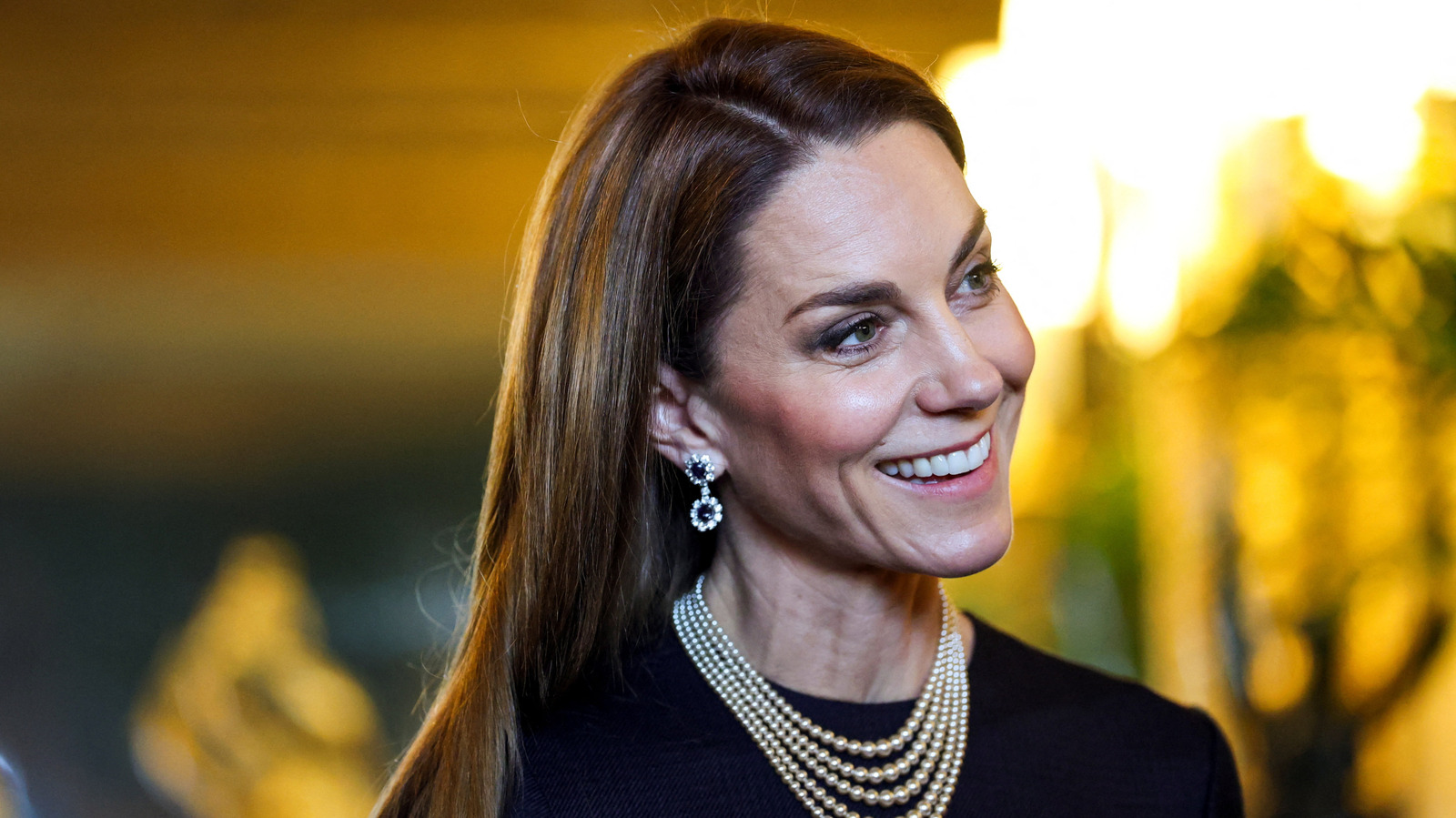 Rares sont les moments où Kate Middleton a abandonné ses boucles emblématiques et a adopté les cheveux raides