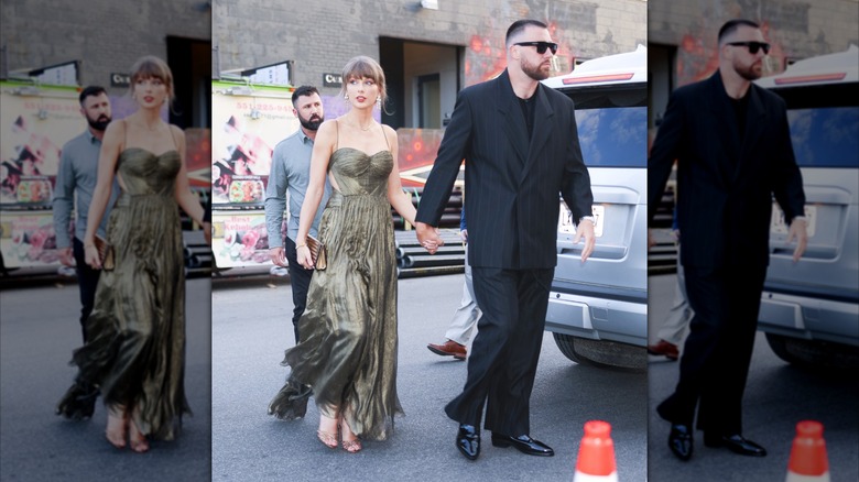Taylor Swift porte une robe longue vert olive et tient la main de Travis Kelce