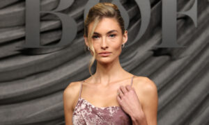 2016 contre. 2026 : photos côte à côte de la transformation du mannequin Victoria&rsquo;s Secret Grace Elizabeth