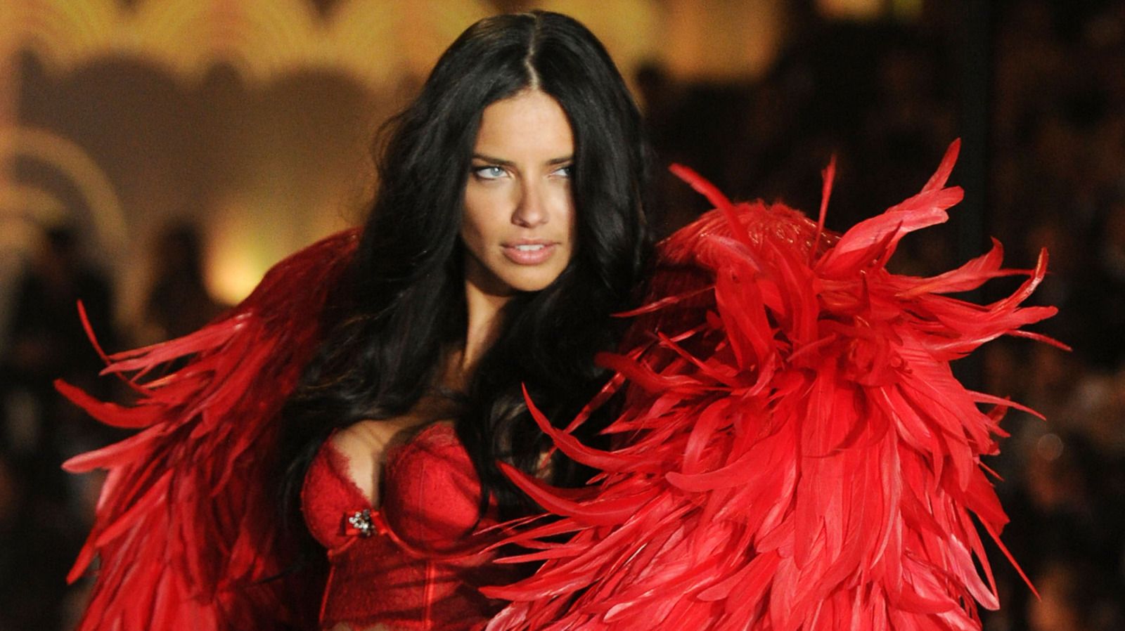 La magnifique évolution de l'ange Adriana Lima de Victoria's Secret, en photos