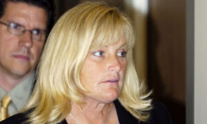 Vous vous souvenez de l&rsquo;ex Debbie Rowe de Michael Jackson ? Voici à quoi elle ressemble maintenant