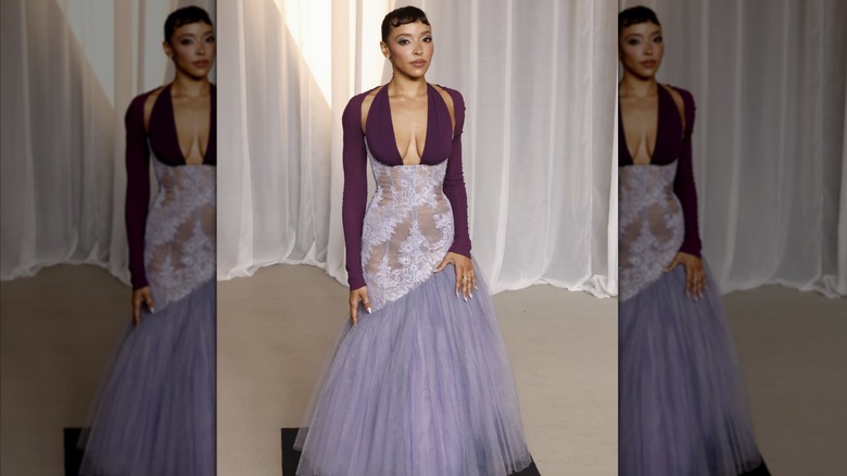 Tinashe porte une tenue étrange lors du gala du musée de l'Académie 2026