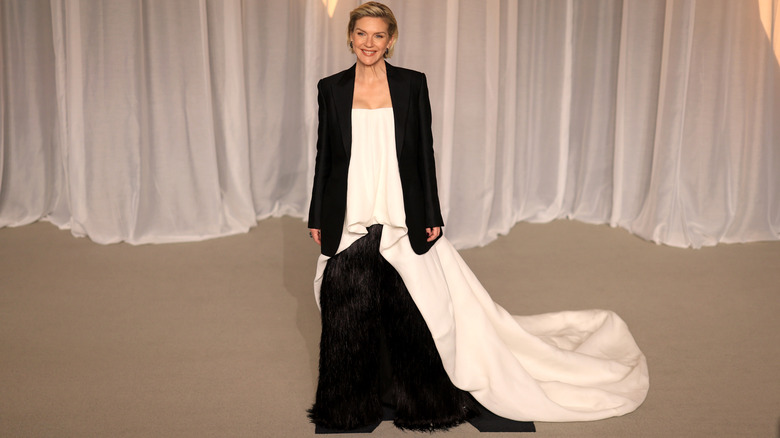 Rhea Seehorn porte une tenue déroutante lors du gala du musée de l'Académie 2026