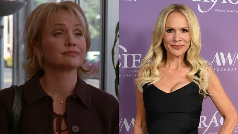 (à gauche) Barbara Alyn Woods dans le rôle de Deb Scott dans 